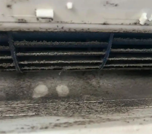 禹王台空调吹的风有股烧焦味是怎么回事